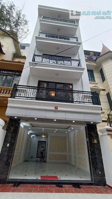 ( Hạ 1 tỷ ) bán gấp  P/Lô ô tô tránh phố Kim  Đồng - Hoàng Mai, Dt 65m2, 5t, mt 5.2m.