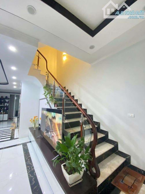PHỐ CHÙA HÀ. CẦU GIẤY. HÀ NỘI. 50 M2. 2 THOÁNG TRƯỚC SAU. VỈA HÈ KINH DOANH. GIÁ 29 TỶ.