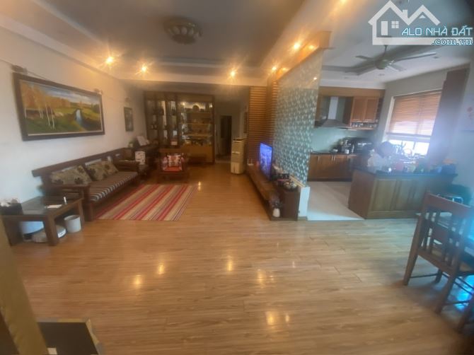 Bán chung cư Nguyễn Ngọc Vũ - Cầu Giấy, Dt 140m2, 3 ngủ, giá 10.2 tỷ.