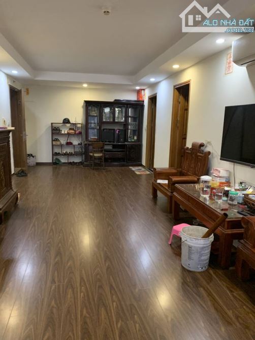 Bán chung cư Vĩnh Hưng - 100m2 - 3 PN - Giá 5,8 tỷ