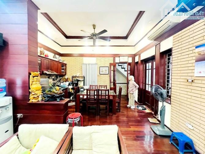 MẶT NGÕ NGUYỄN TRÃI - LÔ GÓC, NHÀ ĐẸP Ở NGAY - 30M RA PHỐ - GIÁ CHỈ 9.5 TỶ
