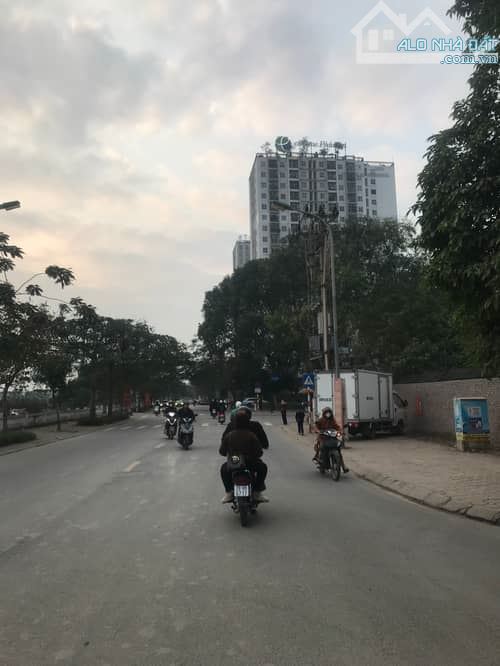 Bán nhà mặt đường Phúc Lợi, diện tích 82m2, mặt tiền 5,2m - chỉ 20,5 tỷ.