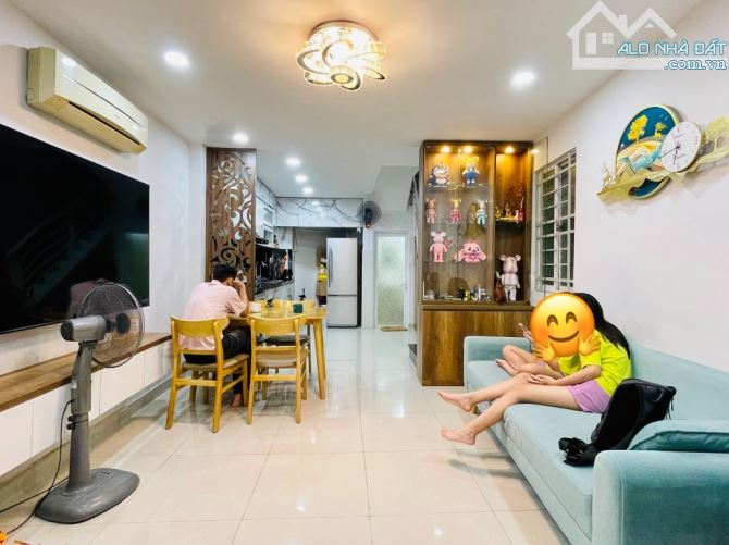 BÁN NHÀ NGUYỄN TRỌNG TUYỂN - TRUNG TÂM PHÚ NHUẬN- 4 TẦNG BTCT- CHỈ 6.x TỶ