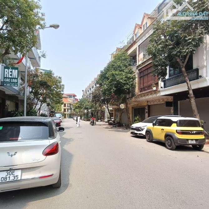 Bán gấp liên kề KĐT Nam La Khê, Nhà đẹp full nội thất, Thoáng trước sau, 17.9 tỷ