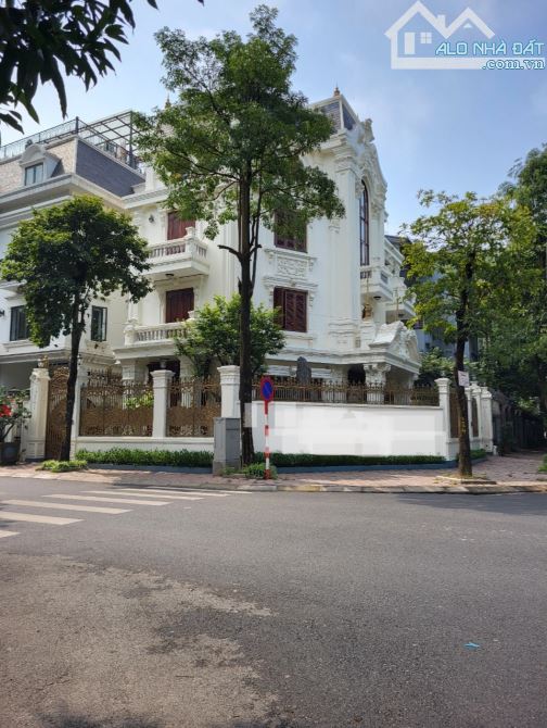 Biệt thự KĐT Yên Hòa – Cầu Giấy, lô góc 2 mặt đường chính, 200m, MT 12m, đẹp nhất khu