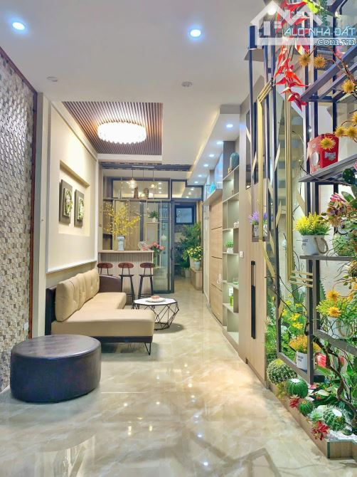 BÁN NHÀ ĐẸP NGUYỄN VĂN CỪ – DÂN XÂY – 52M2 – 5 TẦNG – Ô TÔ – 2 MẶT THOÁNG – CHỈ 10.5 TỶ