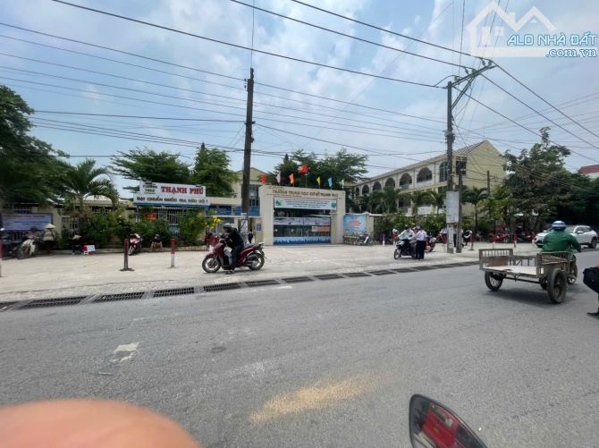 Nhà 1 trệt 1 lầu, ngay chợ Thanh Phú. Chỉ hơn 2 tỷ - 10