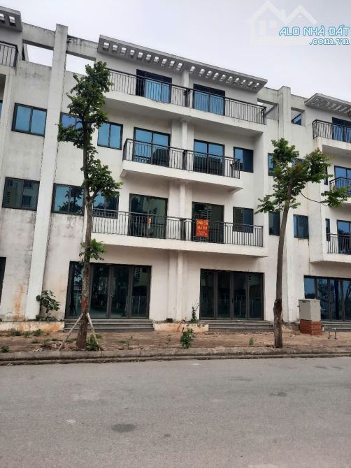 Chủ bán căn nhà liên kê BT2 - 4 tầng hoàn thiện ngoài khu Viglacera yên phong - 3