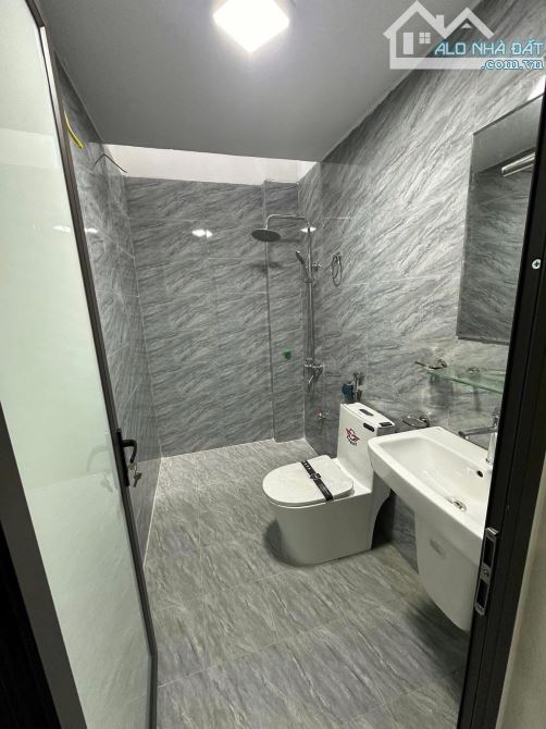 Bán nhà 3 tầng xây mới Tô hiến thành - 1