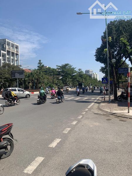 Đất - Lô Góc, Vị Trí Kim Cương - Phố Hoàng Quốc Việt 150m2 MT 25m, Đường 10m, Vỉa Hè To - 1