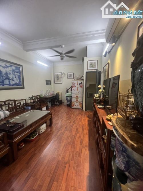 chính chủ gửi bán nhà Trung Kính 60m2 4 tầng 2 thoáng ô tô tránh - 1