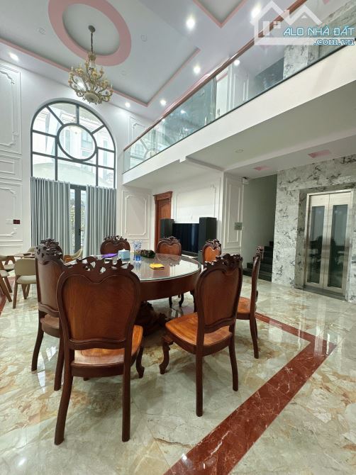 Cho thuê biệt thự hạng sang 1 trệt 4 lầu,có thang máy khu đô thị Hưng Phú - 1