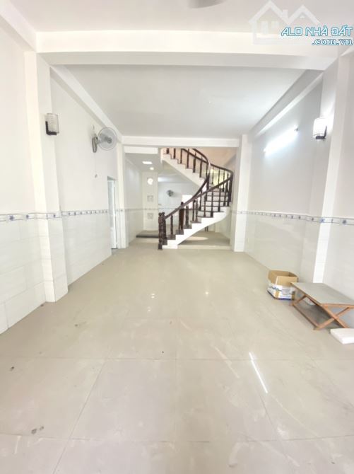 HẺM XE HƠI 1 SẸC, GẦN HÀNG XANH , SÁT Q1 - 5.75 x 19 - 4 TẦNG - 10.5 TỶ - 1