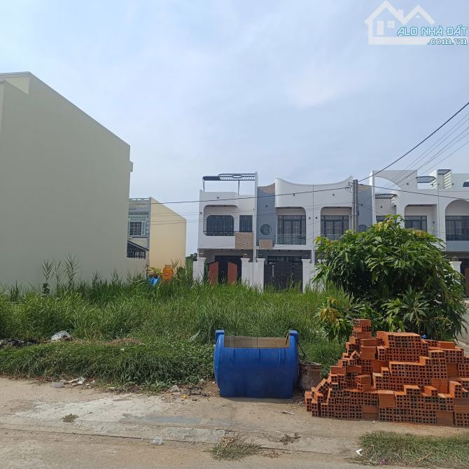 Lô Gốc 3 Mặt Tiền 7mx19 Ngay KDC Đông đúc đường 8m cách chợ Bình Chánh 15 phút 2ty5 - 1