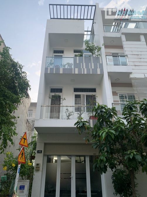 Nhà mặt tiền đường 12m ngay CICQ4 - Quận 7 - DT 4x18 - trệt 3 lầu - 11,3 tỷ SHR nhà mới - 1