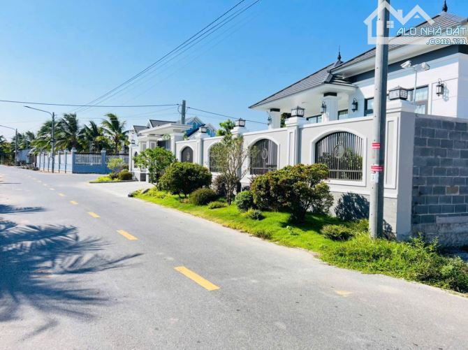 Bán nhà biệt thự ven biển Phước Hải, diện tích 425m2, góc 2 mặt tiền nhựa, 133 thổ cư, - 1