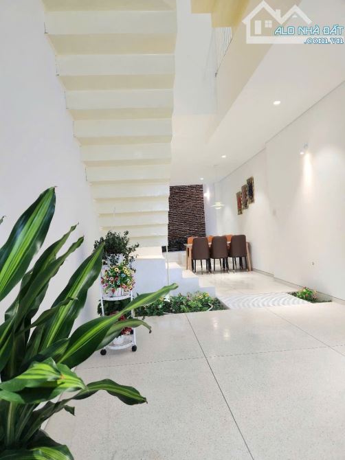 KHẲNG ĐỊNH KHÔNG CÓ CĂN NHÀ THỨ 2. NHÀ 3 TẦNG NGUYỄN CHÁNH. - 1