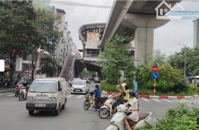 Mặt phố Hoàng Cầu, 185m2, 3 tầng 2 thoáng. vỉa hè, ô tô, 6x tỷ - 1
