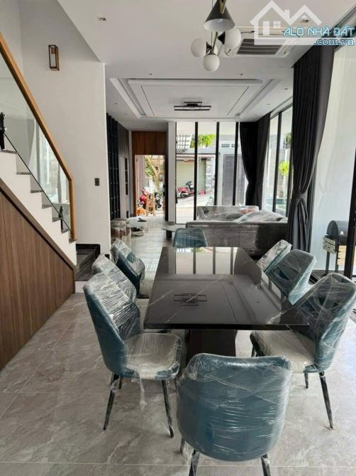 BÁN BIỆT THỰ GẦN BIỂN - PHAN CHU TRINH VŨNG TÀU DT 336M2 GIÁ CHỈ 25 TỶ - SỔ HỒNG RIÊNG - 1