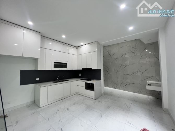 Nhà Thanh Trì 50m2, ô tô đỗ cổng, dân xây chắc chắn, sổ đỏ chính chủ - 1