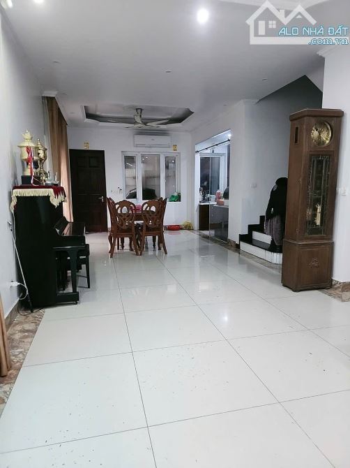 Cho thuê biệt thự Hoàng Quốc Việt, 200m2, 5 tầng lô góc, thang máy - 1