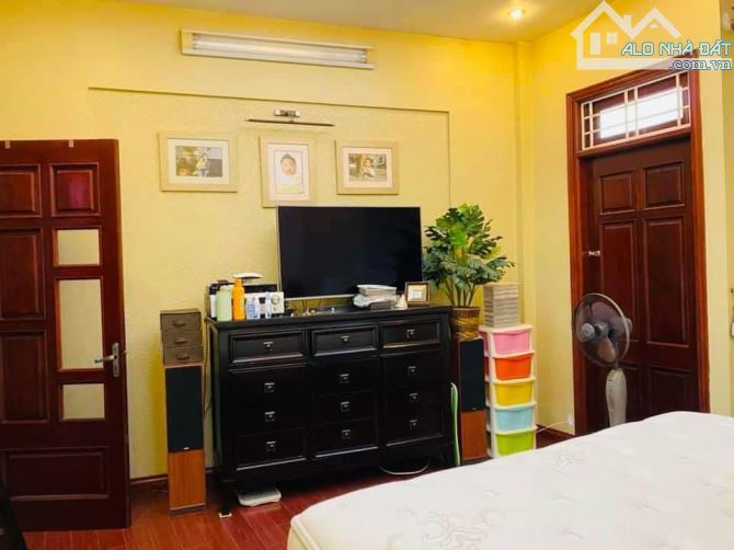 BÁN GẤP MẶT HỒ CHÙA LÁNG.DT:75M2.NHÀ XÂY 6 TẦNG THANG MÁY.NHÀ 1 MẶT HỒ,1 MẶT NGÕ TO 6M - 1