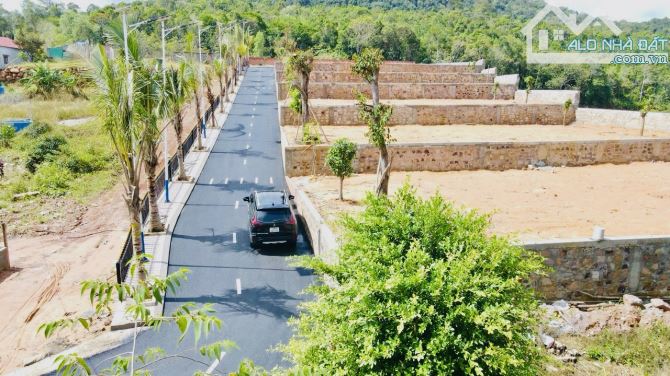 BÁN NỀN ĐẤT VƯỢNG LƯNG TỰA NÚI MẶT HƯỚNG TRUNG TÂM DƯƠNG ĐÔNG - 1