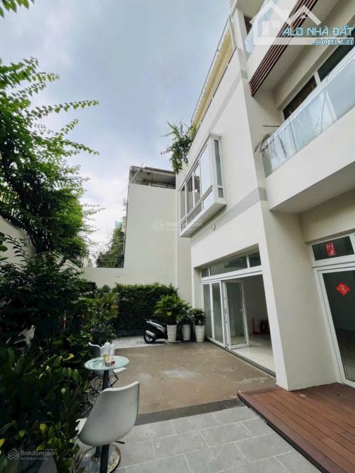 Biệt Thự 3 Tầng Thự Khuôn Đất Rất Đẹp 14x18 Đường Lê Văn Sỹ Quận 3 - 1