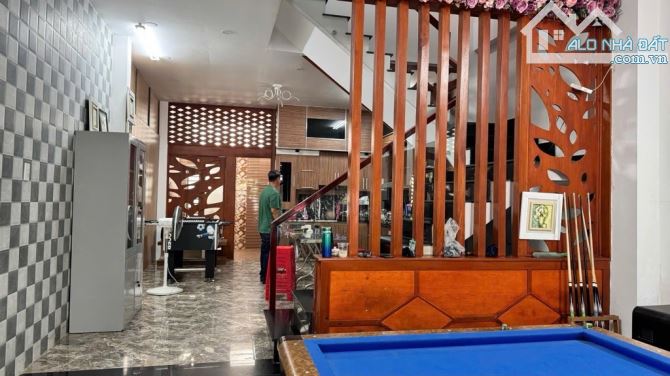 Bán nhà mặt tiền Nguyễn xí vị trí đẹp VIP khu dân cư đông đúc đầy đủ công năng - 1