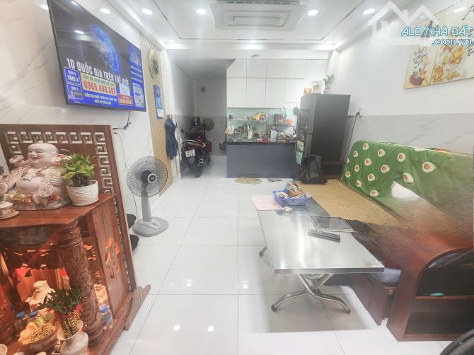Nhà 5 tầng Nguyễn Tất Thành quận 4 giá chỉ 5.3 tỷ - 1