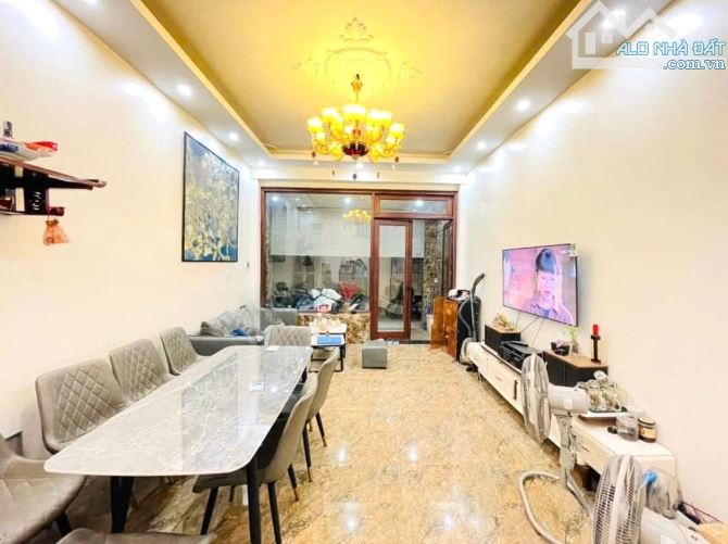 Kim Ngưu - 52 M2 - Nhà dân đẹp - Ở ngay - 30 M ra mặt ngõ ô tô - Chỉ 8 đồng. - 1