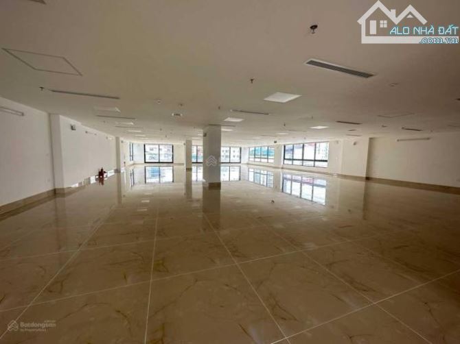 Bán tòa siêu vip văn phòng MP Hoàng Quốc Việt DT 302m2 x 11T. MT 12,3m, Giá 209 tỷ - 1