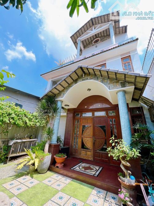 Biệt thự mái thái sân vườn tuyệt đẹp vị trí 2 Nguyễn Ái Quốc - 1