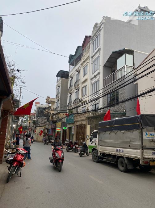 BÁN NHÀ 68M2 XÂY 6 TẦNG THANG MÁY , MẶT PHỐ KINH DOANH , Ô TÔ TRÁNH - 12