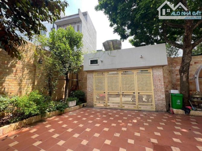 Bán nhà ngọc thụy 4 tầng  xây trên diện tích 313m2  biệt thự sân vườn, đường ô tô tránh - 2