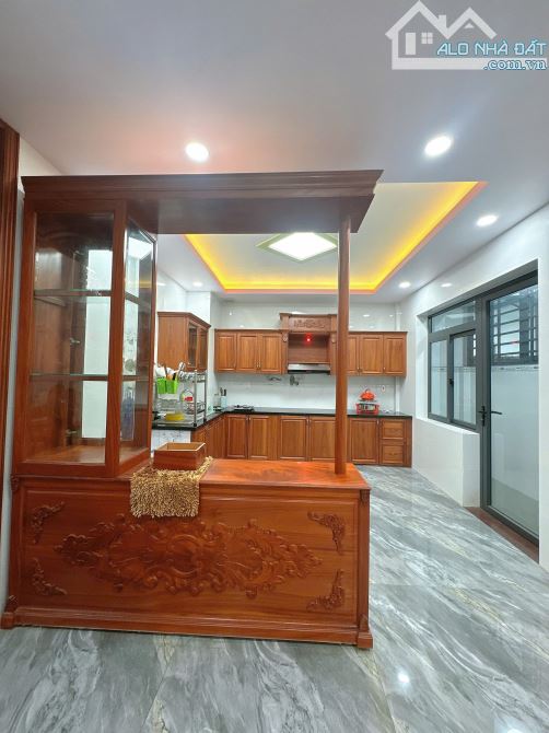 Cho thuê biệt thự hạng sang 1 trệt 4 lầu,có thang máy khu đô thị Hưng Phú - 2
