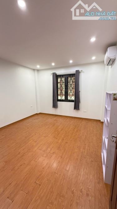 Bán nhà Ôtô đỗ cửa Phố Hoàng Văn Thái. DT 55m, MT 5m. Giá 10.89 tỷ. - 2