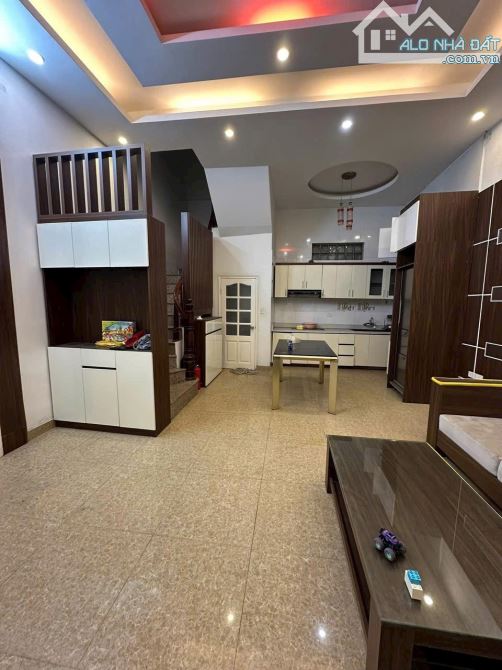 BÁN NHÀ Ngõ Giáp nhất - Thanh Xuân - ô tô vào DT 51m - 5 Tầng - MT 5,3m - Gia 10,99 tỷ - 2