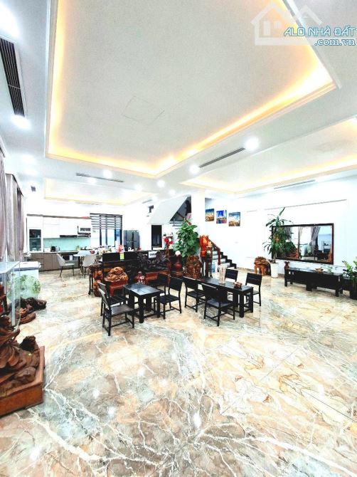 Cần chuyển nhượng siêu biệt thự 3 tầng làng việt kiều - vĩnh niệm lê chân . Diện tích 240m - 2