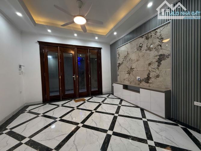 Cần bán nhà xây mới 5 tầng ngõ 250 Tân Mai, ngay ngã tư Tân Mai- Kim Đồng ngõ thông ô tô n - 2