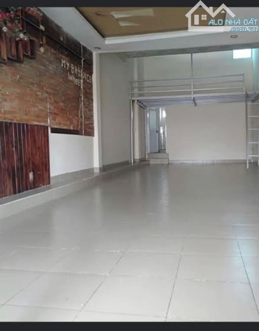 Cho thuê nhà mặt tiền Phạm Văn Đồng P13,Bình Thạnh,4,2x14m,có gác,11tr - 2