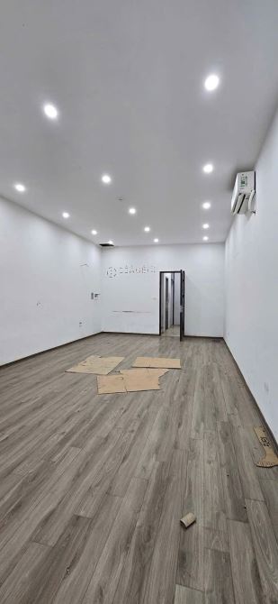 BÁN NHÀ Mặt phố Hào Nam - Lô góc - DT 61m - 2 Tầng - MT 10m - Gia 21,5 tỷ - 2
