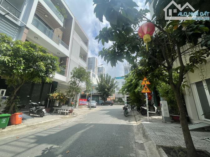 Nhà mặt tiền đường 12m ngay CICQ4 - Quận 7 - DT 4x18 - trệt 3 lầu - 11,3 tỷ SHR nhà mới - 2