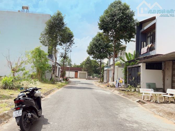 Giá tốt khách ơi Nhà trệt 2 lầu khu Nam Long hướng Đông Nam kế bên đường 47m Lê Trọng Tấn - 2
