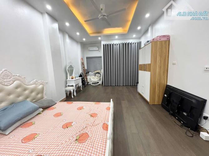 BÁN NHÀ THỊNH QUANG , ĐỐNG ĐA, 30M RA Ô TÔ, DÂN XÂY CỰC ĐẸP, 47M X 5 TẦNG, GIÁ BÁN 8,75 TỶ - 2