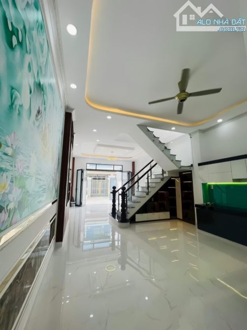 CẦN BÁN GẤP CĂN NHÀ NGAY MẶT TIỀN ĐƯỜNG NGUYỄN HỮU TRÍ - SHR - 1,2 TỶ - 2