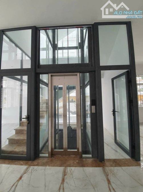 BÁN BIỆT THỰ KHU HIMLAM QUẬN 7,10M x 20M,KHU DÂN TRÍ CAO,AN NINH,BẢO VỆ 24/24 - 2