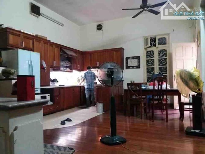 Mặt phố Hoàng Cầu, 185m2, 3 tầng 2 thoáng. vỉa hè, ô tô, 6x tỷ - 2