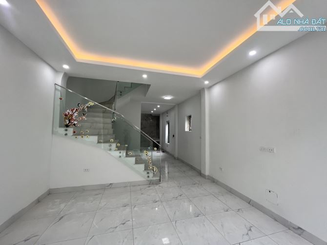 Nhà Thanh Trì 50m2, ô tô đỗ cổng, dân xây chắc chắn, sổ đỏ chính chủ - 2