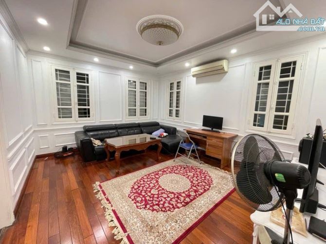 Cho thuê biệt thự Hoàng Quốc Việt, 200m2, 5 tầng lô góc, thang máy - 2